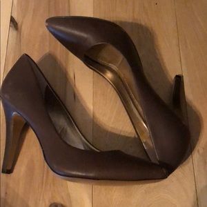 Bcbg brown heels